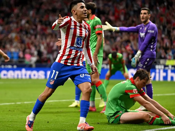 Palmeiras avalia proposta de empréstimo por Thiago Almada