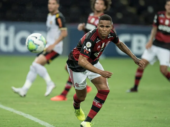Cria do Flamengo, Natan entra na mira de Everton e Leeds
