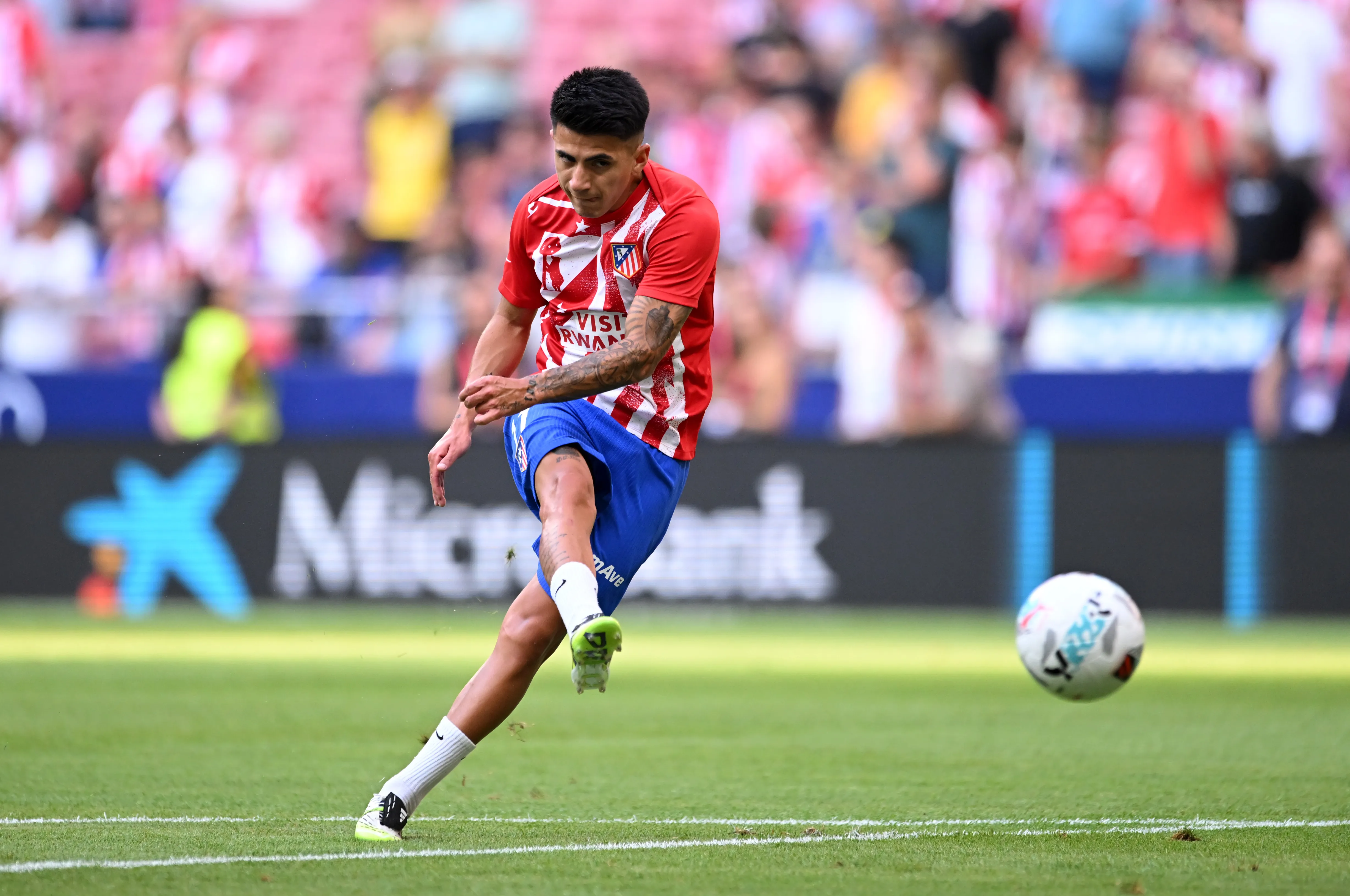 MADRID, SPAIN – AUGUST 23: Thiago Almada of Atletico de Madrid warms up prior to the LaLiga EA Sports match between Atletico de Madrid and Elche CF at Wanda Metropolitano on August 23, 2025 in Madrid, Spain. (Photo by Denis Doyle/Getty Images)