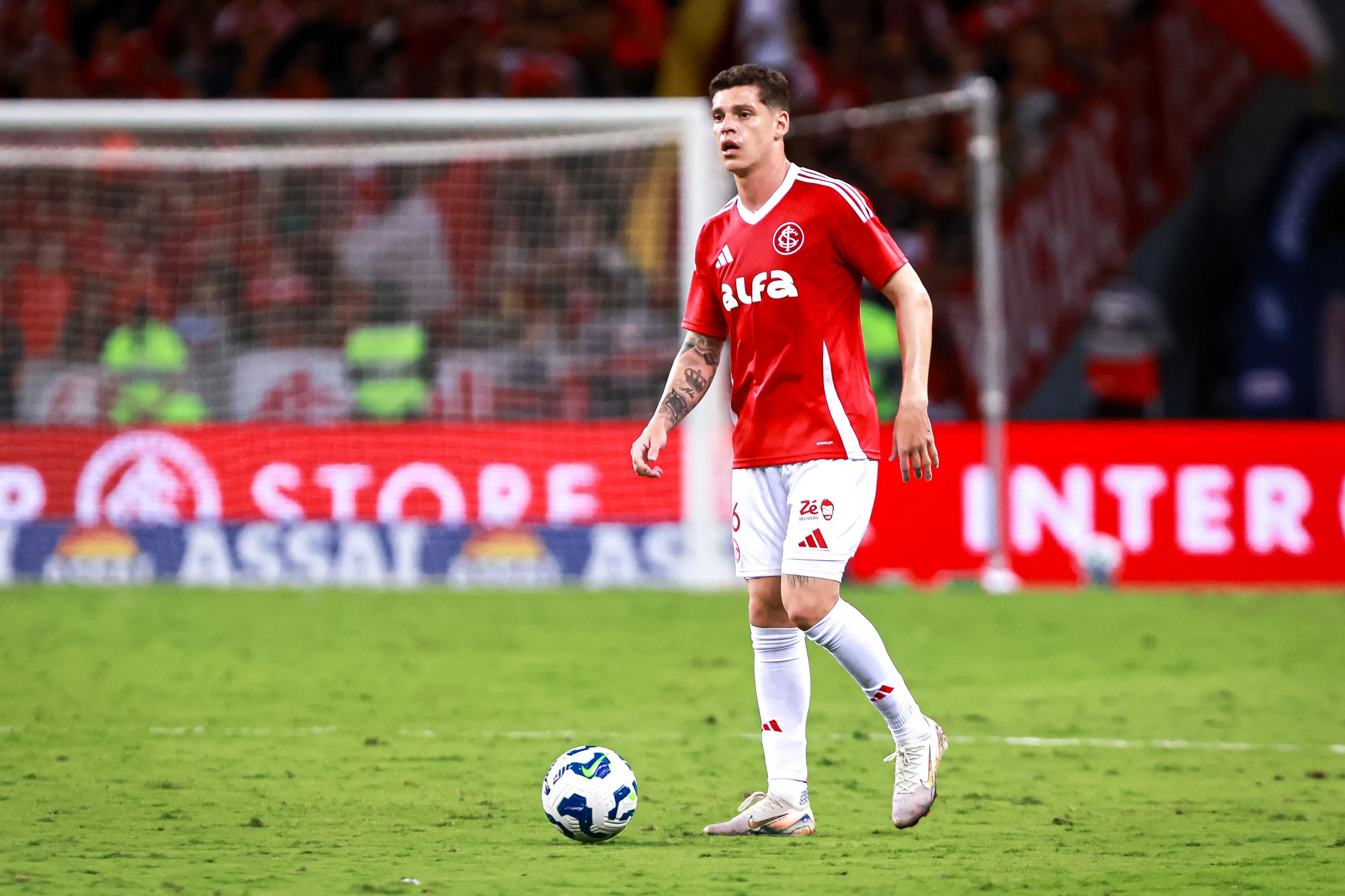 Ronaldo durante partida contra o Cruzeiro no Campeonato Brasileiro de 2025. Foto: Maxi Franzoi/AGIF