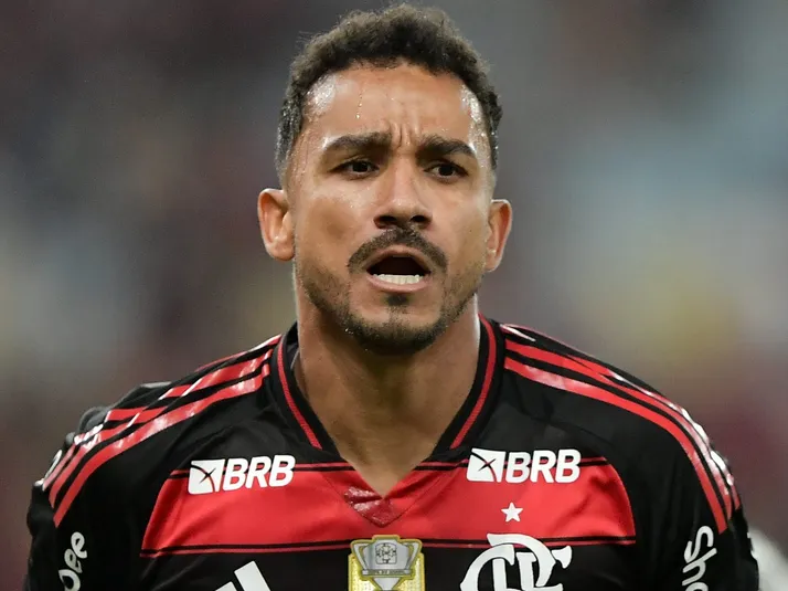 Danilo tem retorno ao Flamengo adiado por problema no joelho