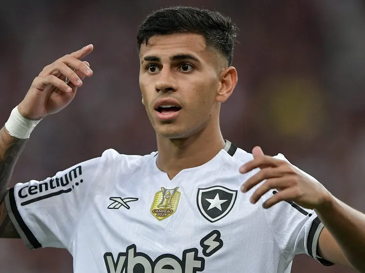 Torino insiste em David Ricardo e Botafogo recebe nova proposta