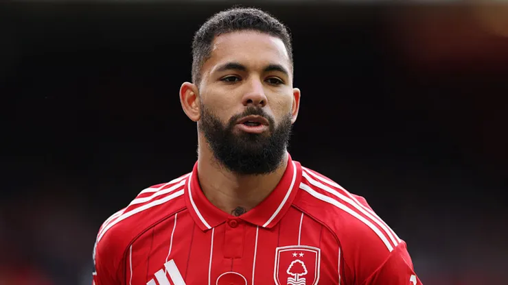 Douglas Luiz pelo Nottingham Forest. (Photo by Michael Regan/Getty Images)