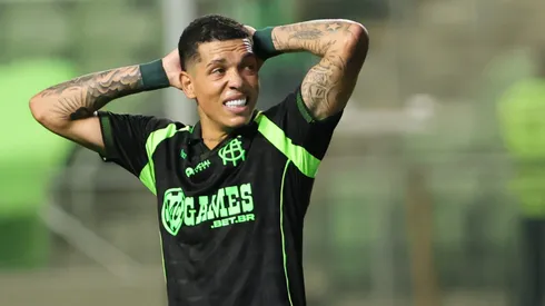 Kaua Diniz jogador do America-MG lamenta durante partida contra o Vila Nova-GO no estadio Independencia pelo campeonato Brasileiro B 2025. Foto: Gilson Lobo/AGIF