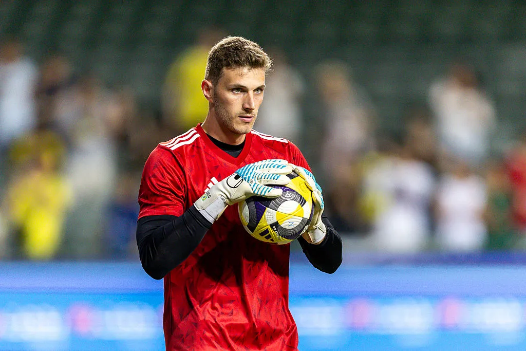 Bento troca de time e vai reforçar o Genoa. Foto: Yu Chun Christopher Wong/Eurasia Sport Images/Getty Images