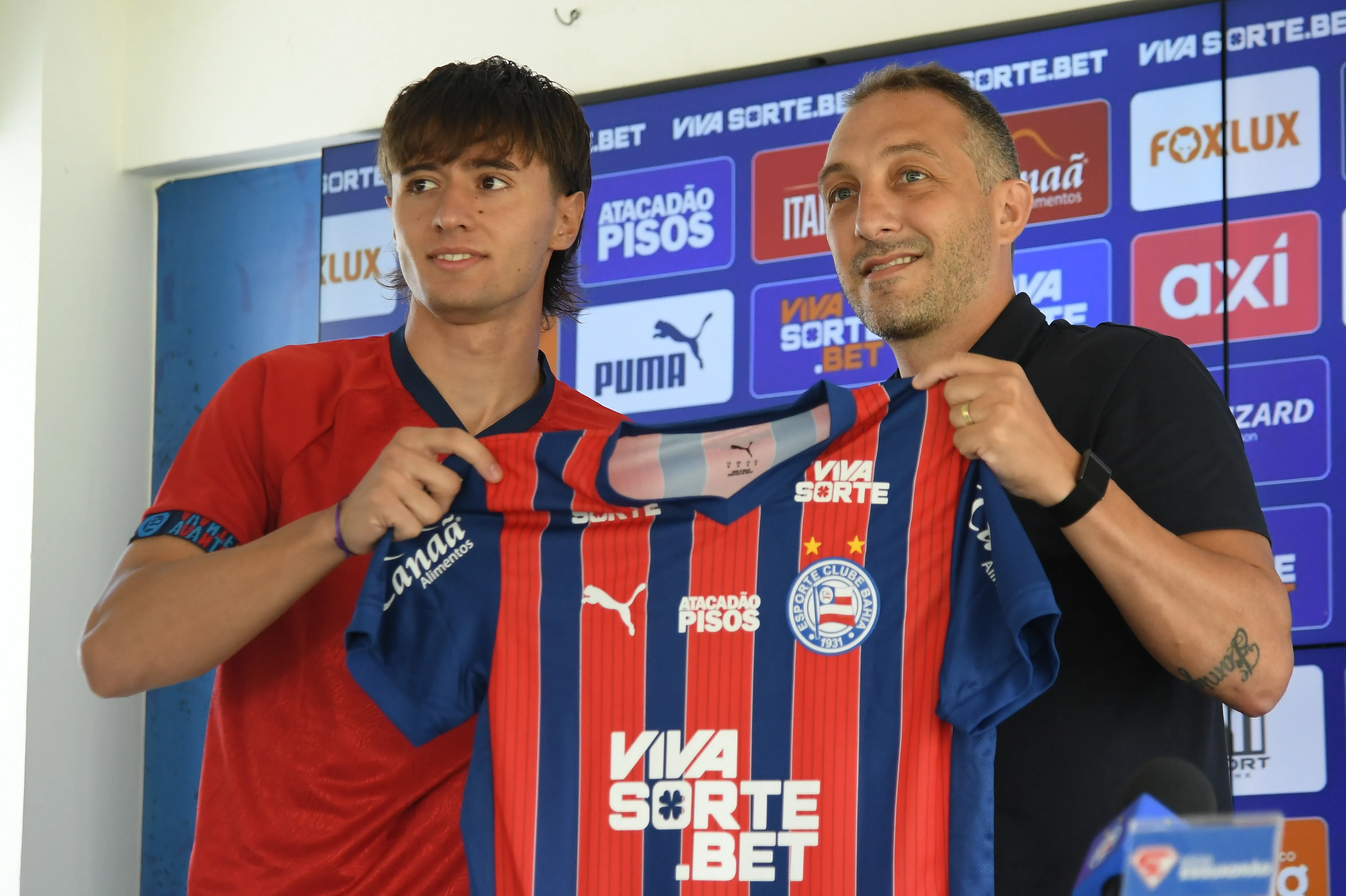 Román Gómez durante entrevista de apresentação no Bahia. Foto: Jhony Pinho/AGIF