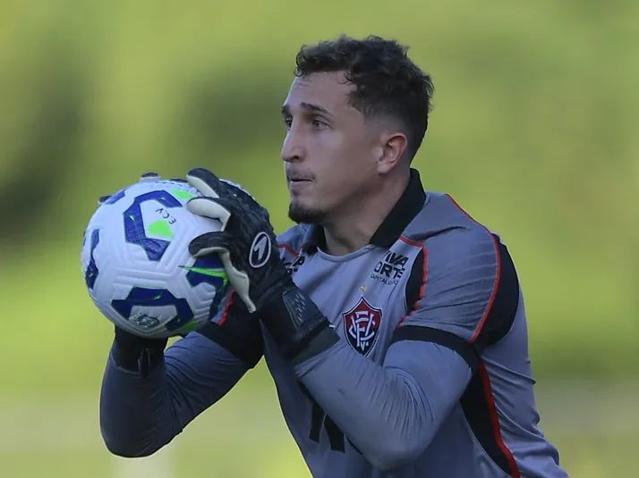 Vitória desiste da contratação definitiva de Thiago Couto