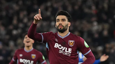 Lucas Paquetá, do West Ham United, comemora após marcar de pênalti durante a partida da Premier League entre West Ham United e Brighton & Hove Albion no Estádio de Londres, em 30 de dezembro de 2025, em Londres, Inglaterra. (Foto de Mike Hewitt/Getty Images)