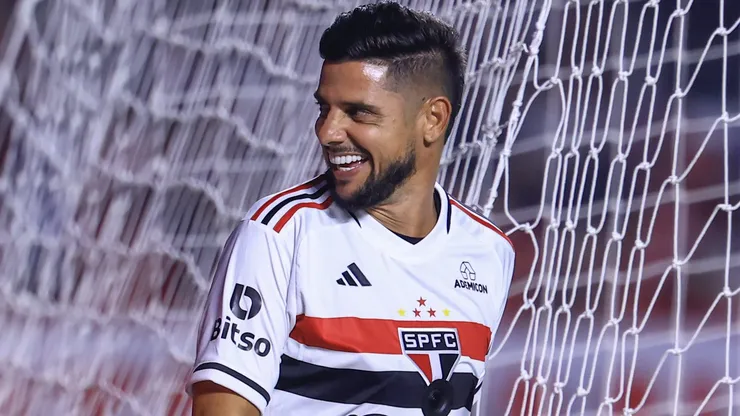 Cicinho durante jogo festivo do São Paulo em 2023. Foto: Marcello Zambrana/AGIF