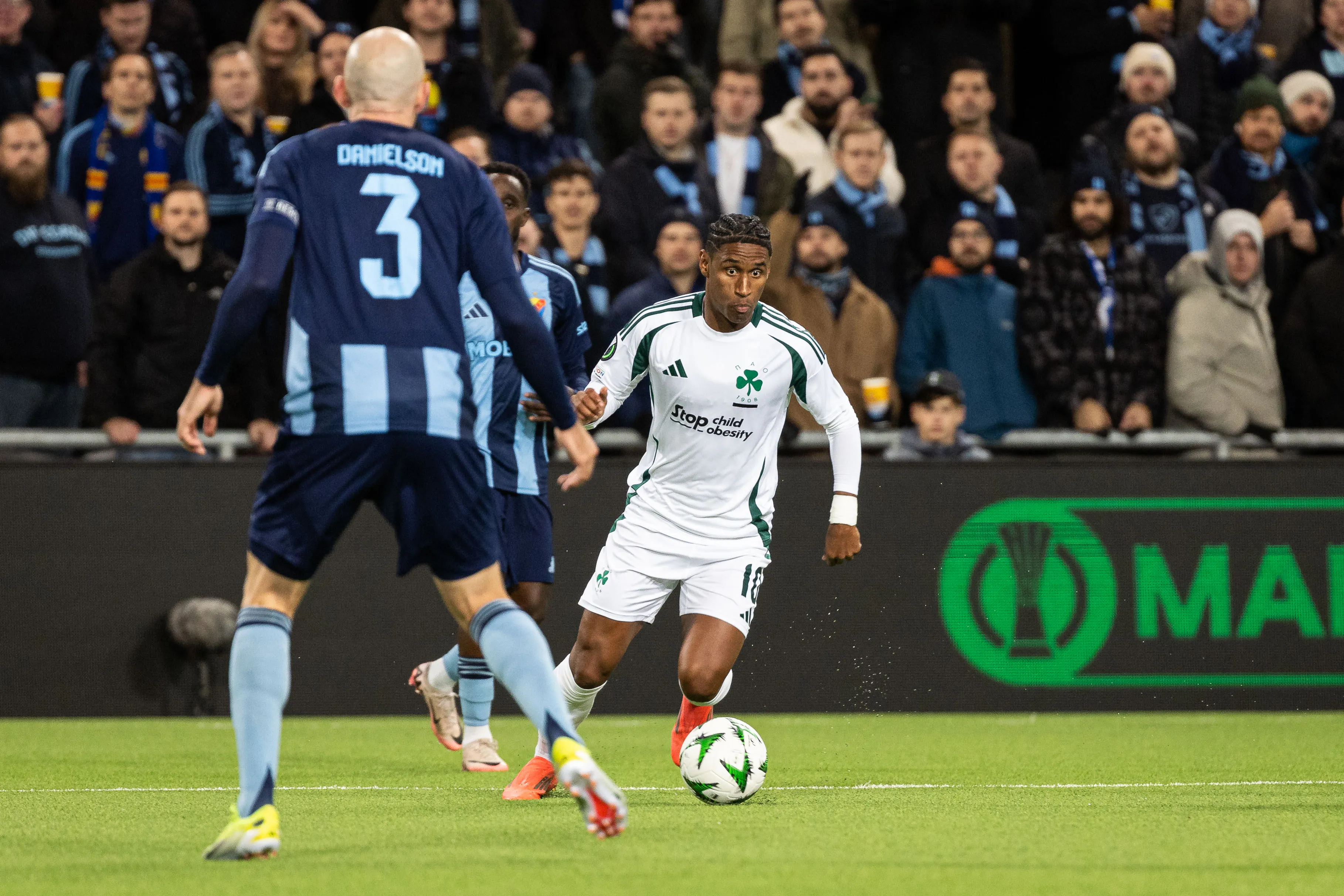 Tetê pelo Panathinaikos em partida da Europa League. (Photo by Michael Campanella/Getty Images)