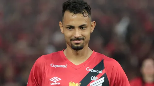 Lucas Belezi durante confronto contra o Fluminense no Brasileirão de 2024.