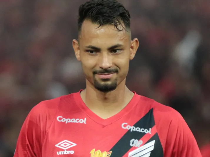 Lucas Belezi deixa o Athletico-PR e acerta com Athletic