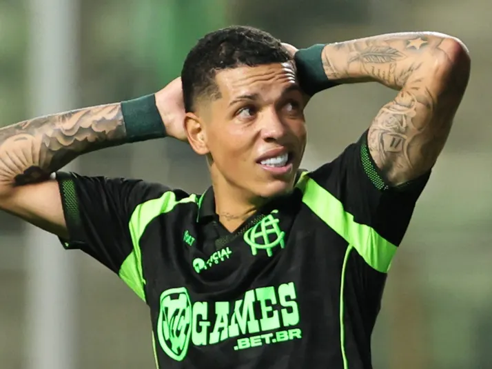 Botafogo vê Corinthians atravessar negociação pelo volante Kauã Diniz