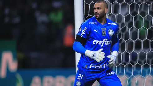 Weverton goleiro do Palmeiras durante partida contra o Corinthians no estadio Arena Allianz Parque pelo campeonato Brasileiro A 2024.