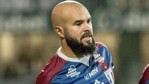 Zé Welison durante confronto entre Coritiba e Fortaleza no Brasileirão de 2022.