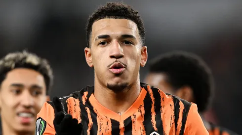 Kauã Elias com a camisa do Shakhtar Donetsk