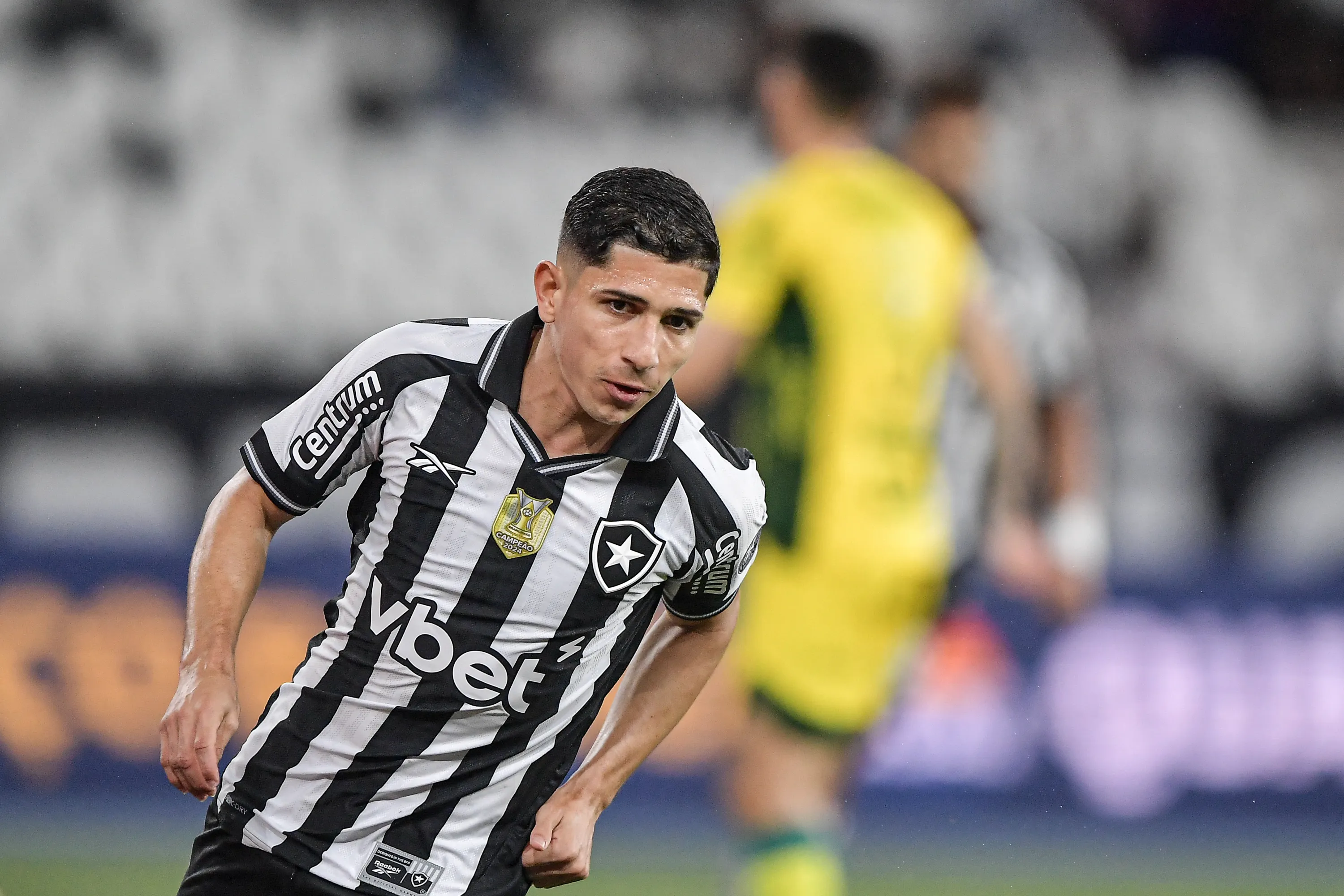 Savarino está de saída do Botafogo – Foto: Thiago Ribeiro/AGIF.