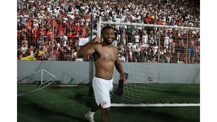 Luan jogador do Sao Paulo durante a partida entre Sport e Sao Paulo na Ilha do Retiro em Recife (PE), pelo Campeonato Brasileiro da Serie A 2025. Foto: Marlon Costa/AGIF