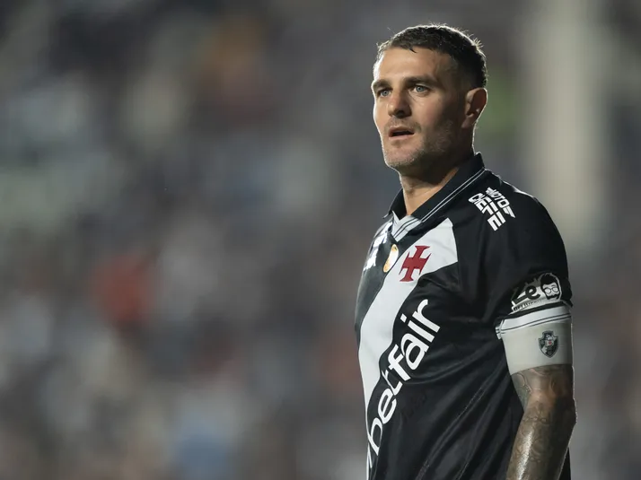 Pedrinho descarta interesse do Vasco em negociar de Vegetti: "está nos planos"