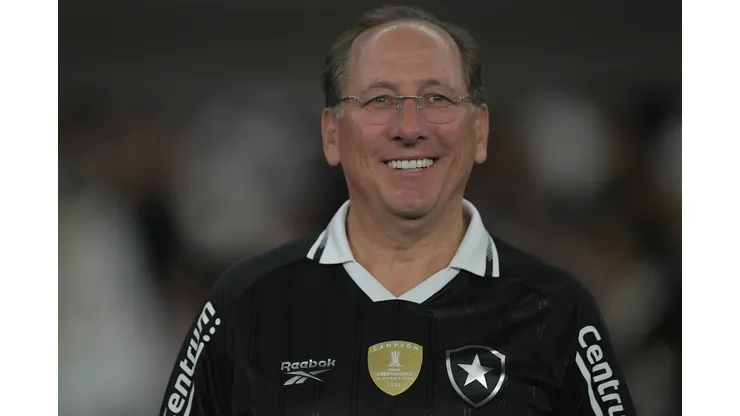 John Textor anuncia aporte financeiro ao Botafogo