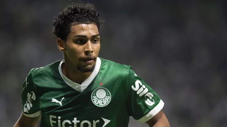 Luighi jogador do Palmeiras durante partida contra o Bragantino no estadio Arena Allianz Parque pelo campeonato Brasileiro A 2025.