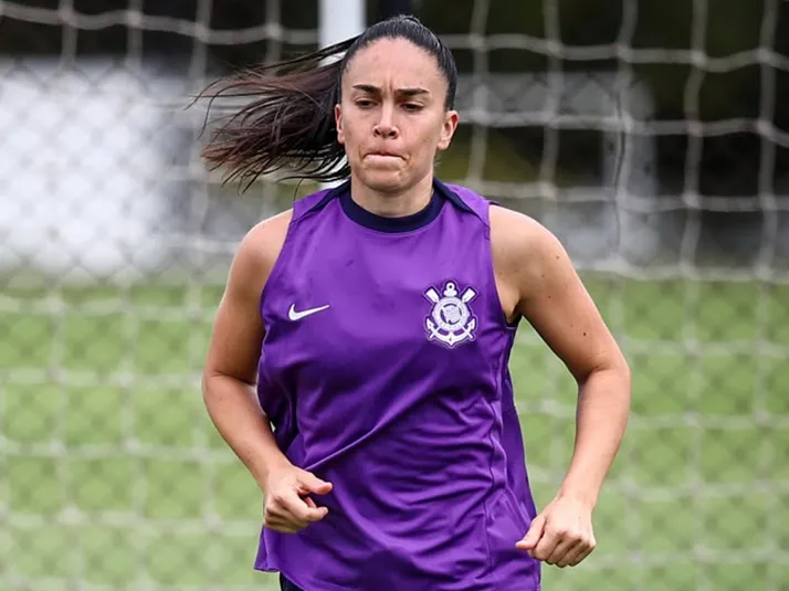 Corinthians apresenta a zagueira Agustina