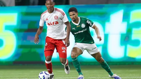 Raykkonen em Palmeiras x Internacional pelo Brasileirão 2025. Foto: Ricardo Moreira/Getty Images