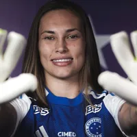 Cruzeiro apresenta a goleira Cláudia