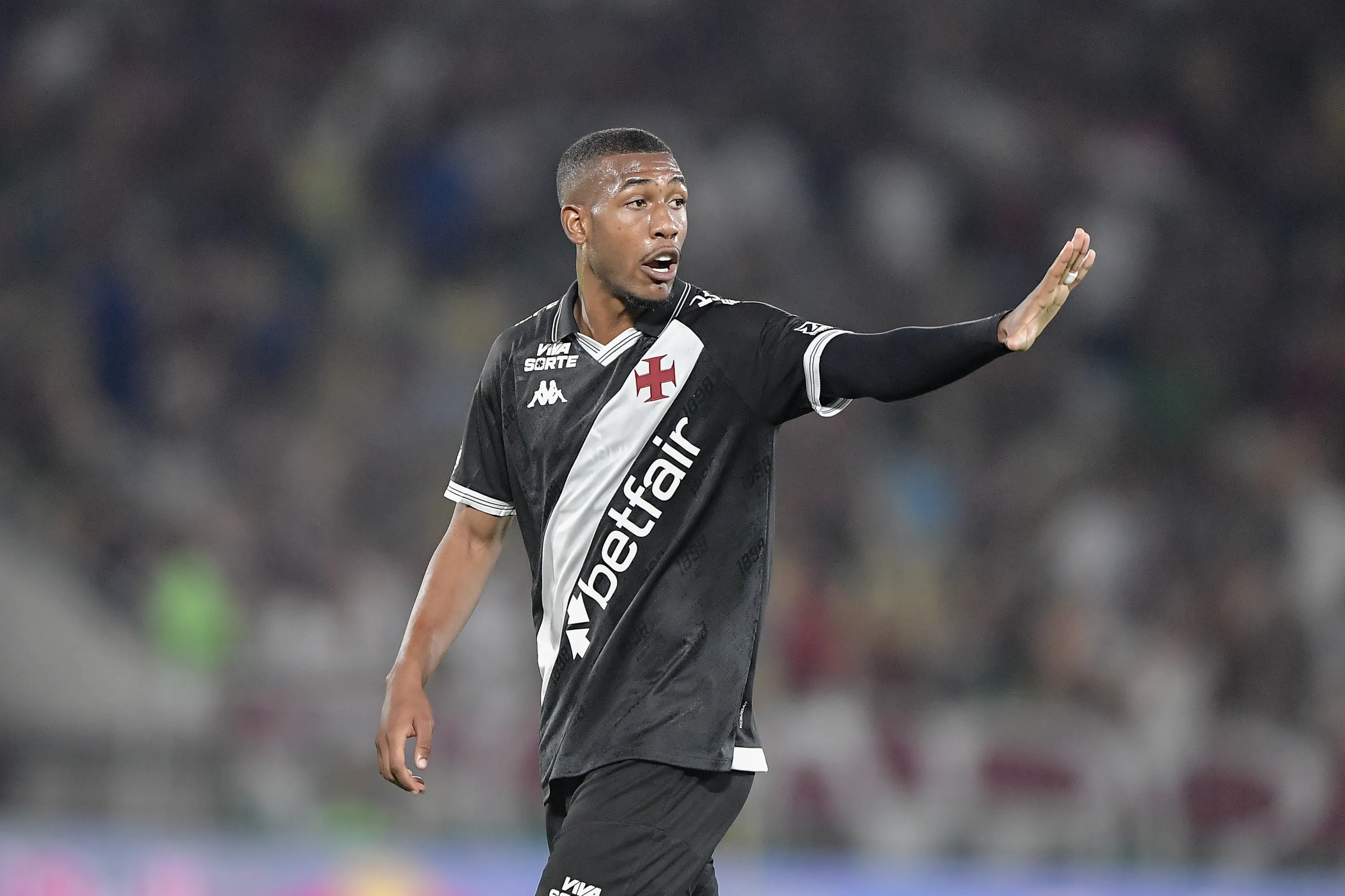 Rayan atuando no Vasco em 2025 –  Foto: Thiago Ribeiro/AGIF