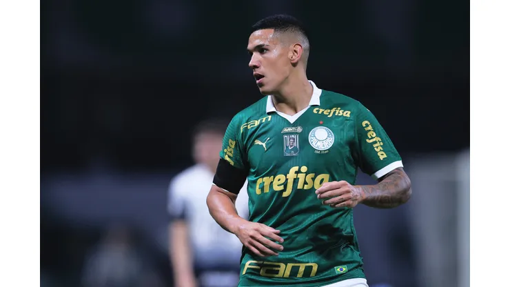 Naves, jogador do Palmeiras que está emprestado ao Alverca-POR
