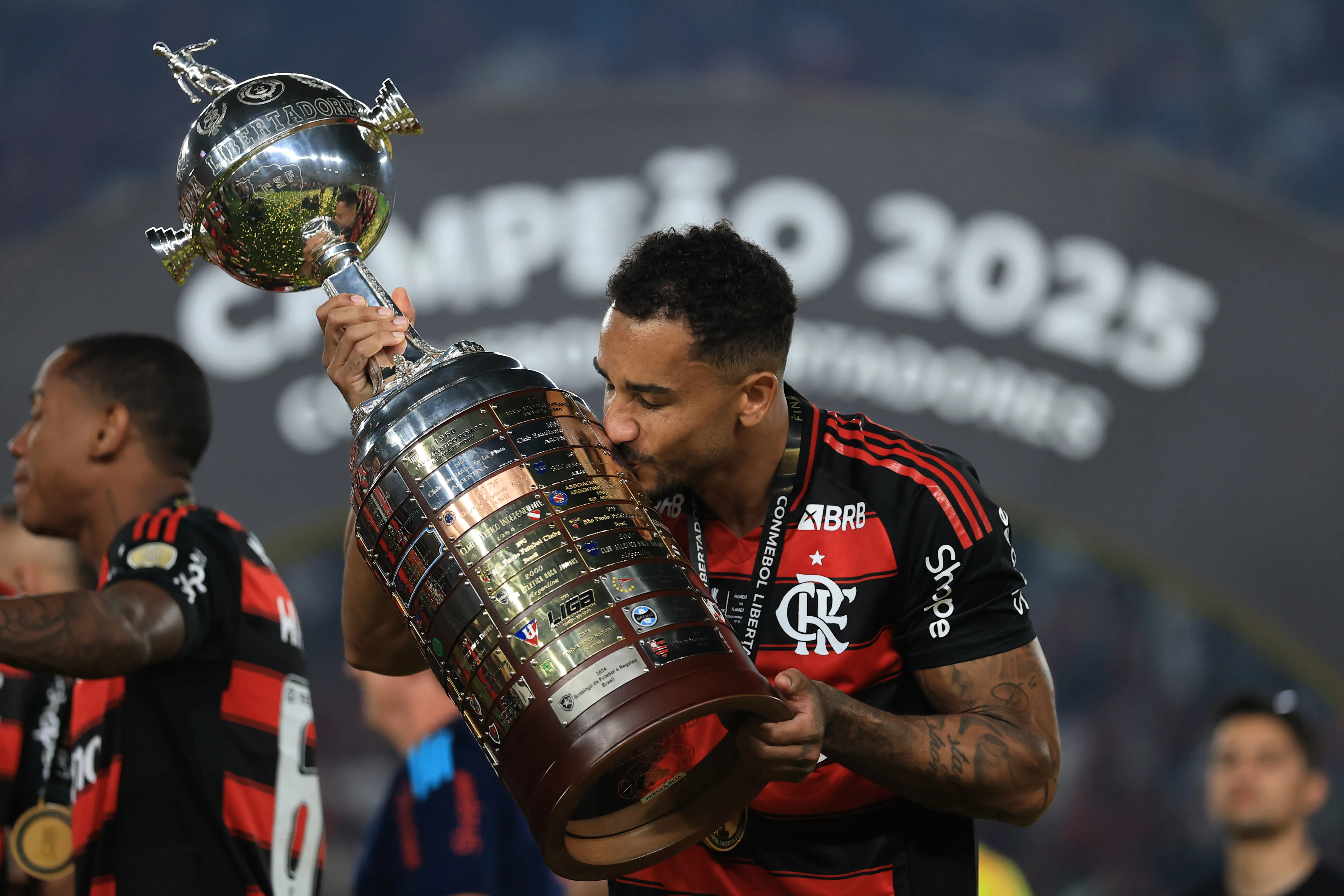 LIMA, PERU – NOVEMBER 29: Danilo of Flamengo celebrates with the trophy after winning the 2025 Copa CONMEBOL Libertadores Final match between Palmeiras and Flamengo at Estadio Monumental on November 29, 2025 in Lima, Peru.  (Photo by Buda Mendes/Getty Images)