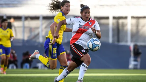A jogadora acumula passagens pela Seleção do Uruguai e times da Argentina – Foto: Marcelo Endelli/Getty Images