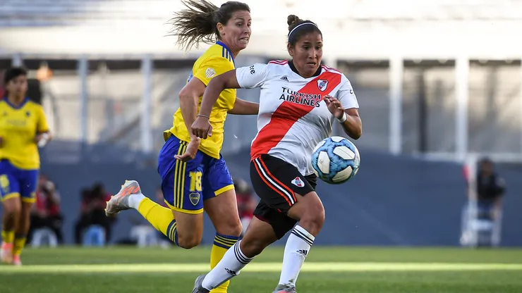 A jogadora acumula passagens pela Seleção do Uruguai e times da Argentina - Foto: Marcelo Endelli/Getty Images