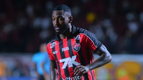Ramon, jogador do Vitoria durante partida contra o Bahia no estadio Barradao pelo campeonato Brasileiro A 2025. Foto: Walmir Cirne/AGIF