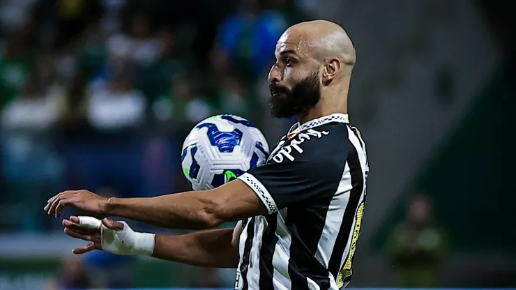 Thaciano jogador do Santos durante partida contra o Palmeiras no estadio Arena Allianz Parque pelo campeonato Brasileiro A 2025. Foto: Fabio Giannelli/AGIF