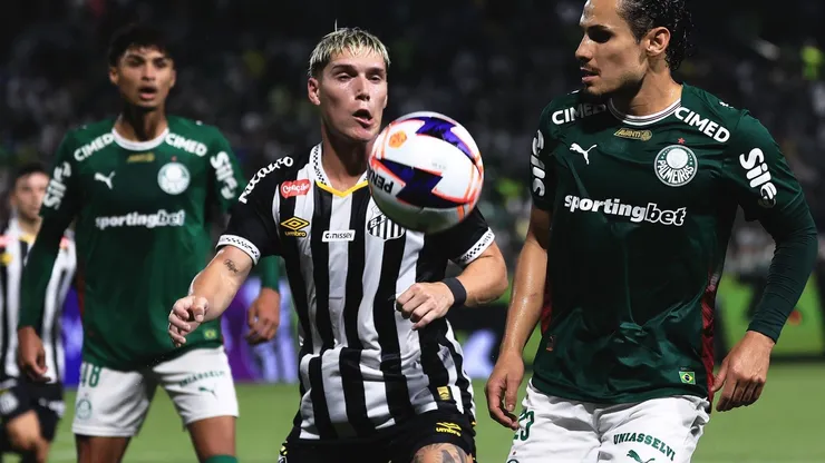 Raphael Veiga em Palmeiras x Santos pelo Paulistão 2026. Foto: Ettore Chiereguini/AGIF