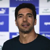 Torcida do Palmeiras reclama de desempenho em vitória no clássico