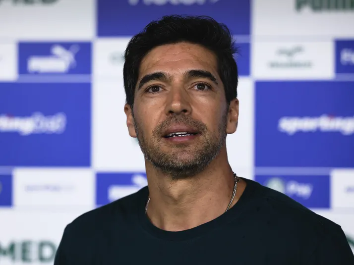 Torcida do Palmeiras reclama de desempenho em vitória no clássico