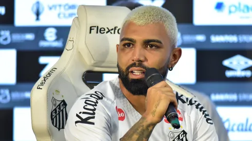 Gabigol durante sua apresentacao oficial como jogador do Santos em coletiva de imprensa realizada no Vila Belmiro.