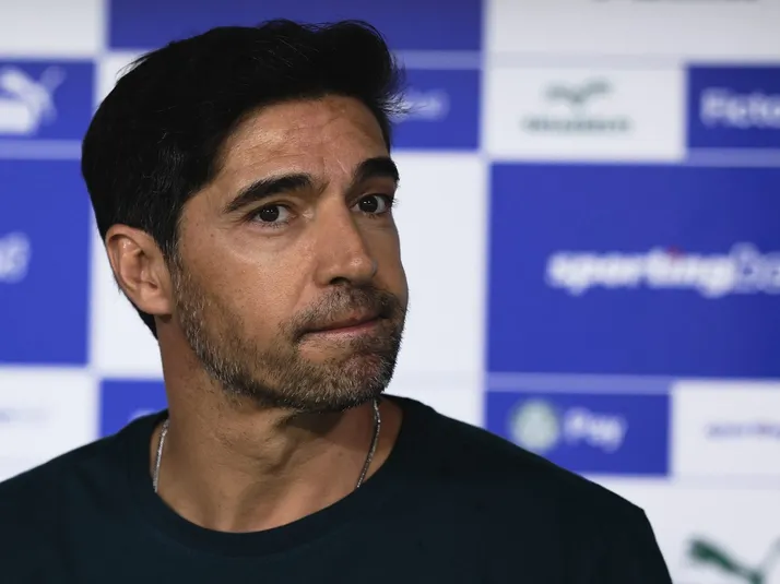 Abel Ferreira despista sobre Thiago Almada e Jhon Arias no Palmeiras