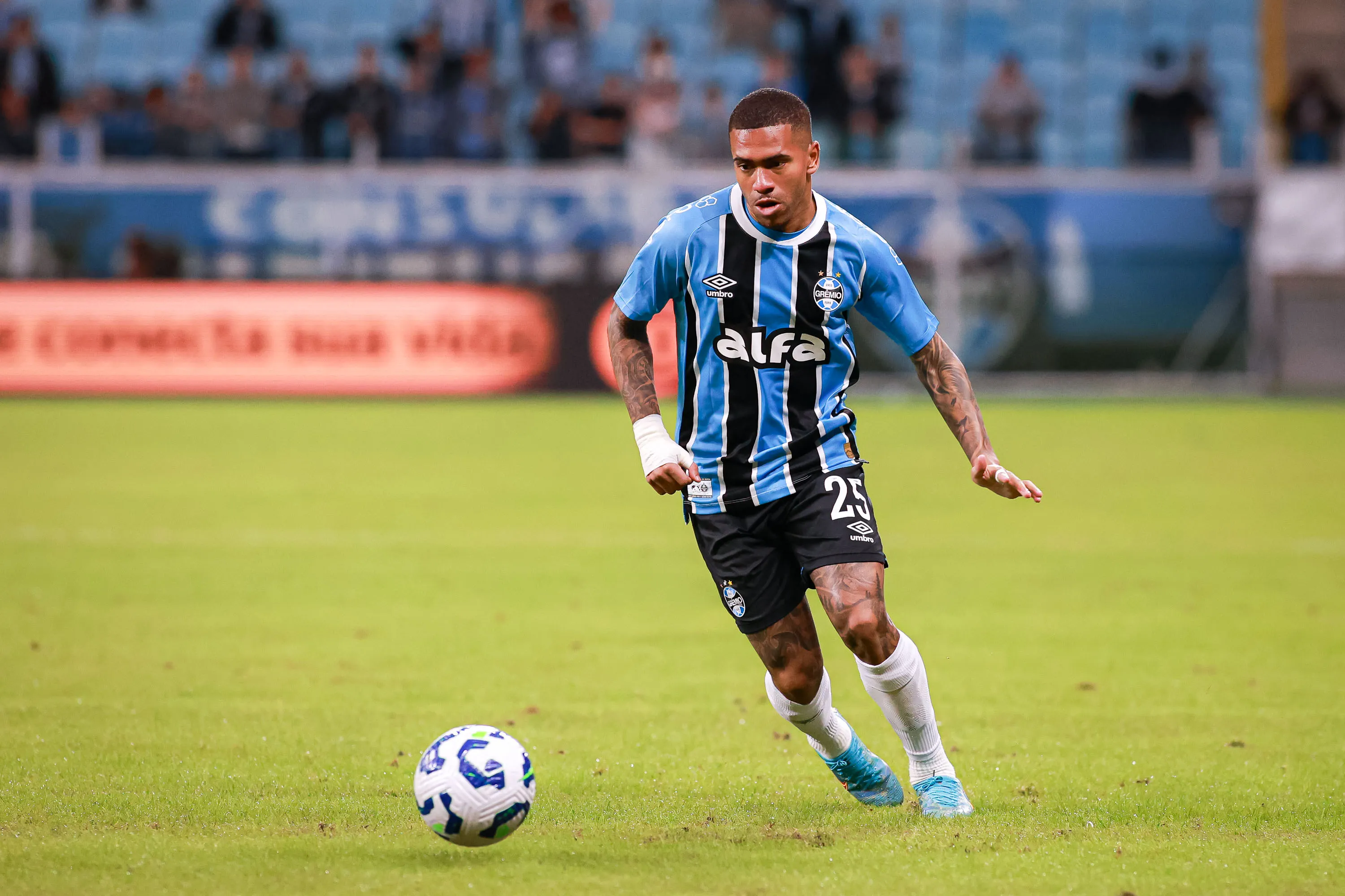 RS – PORTO ALEGRE – 20/05/2025 – COPA DO BRASIL 2025, GREMIO X CSA – Lucas Esteves jogador do Gremio durante partida contra o CSA no estadio Arena do Gremio pelo campeonato Copa Do Brasil 2025. Foto: Maxi Franzoi/AGIF