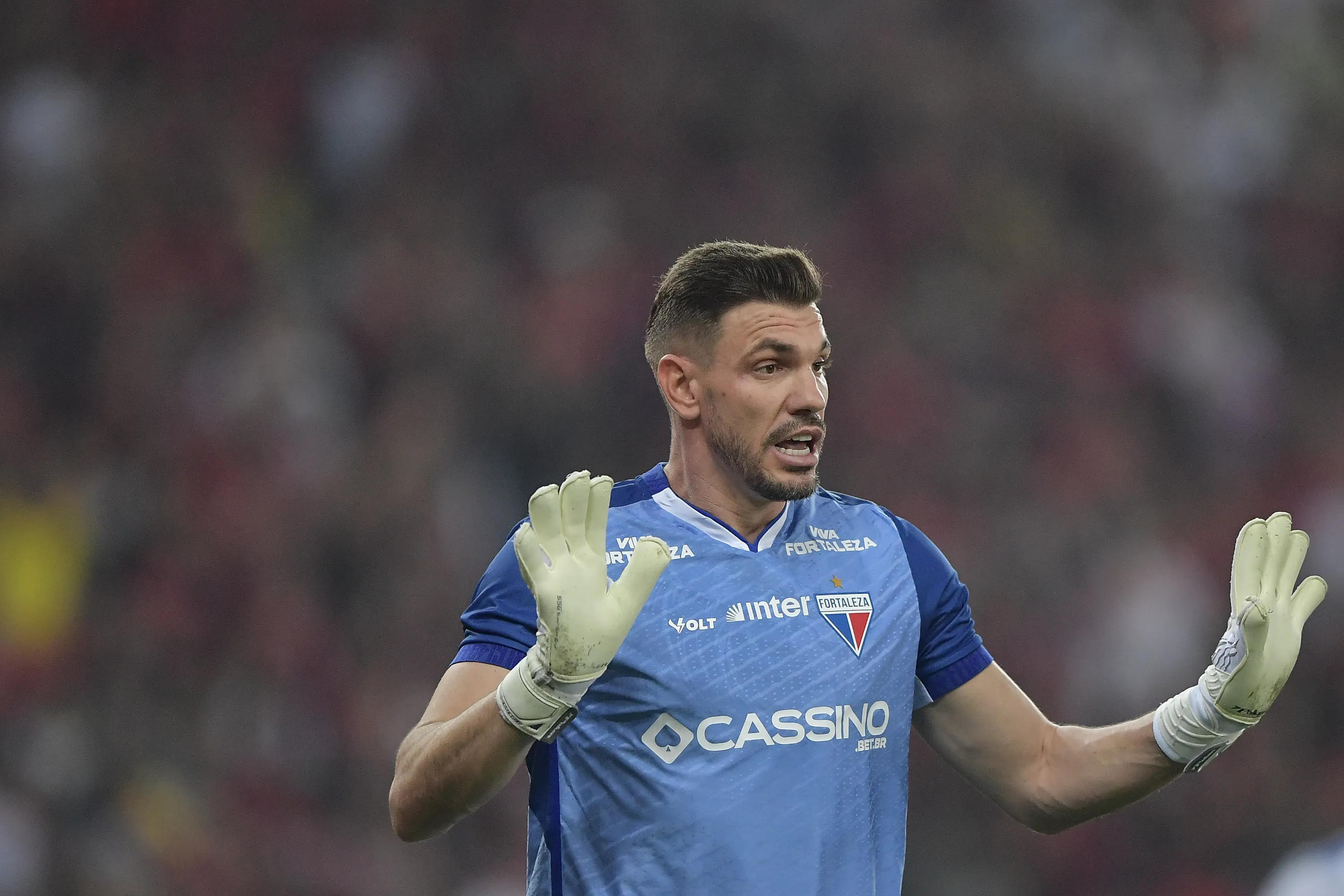 Joao Ricardo goleiro do Fortaleza durante partida contra o Flamengo no estadio Maracana pelo campeonato Brasileiro A 2025. Foto: Thiago Ribeiro/AGIF