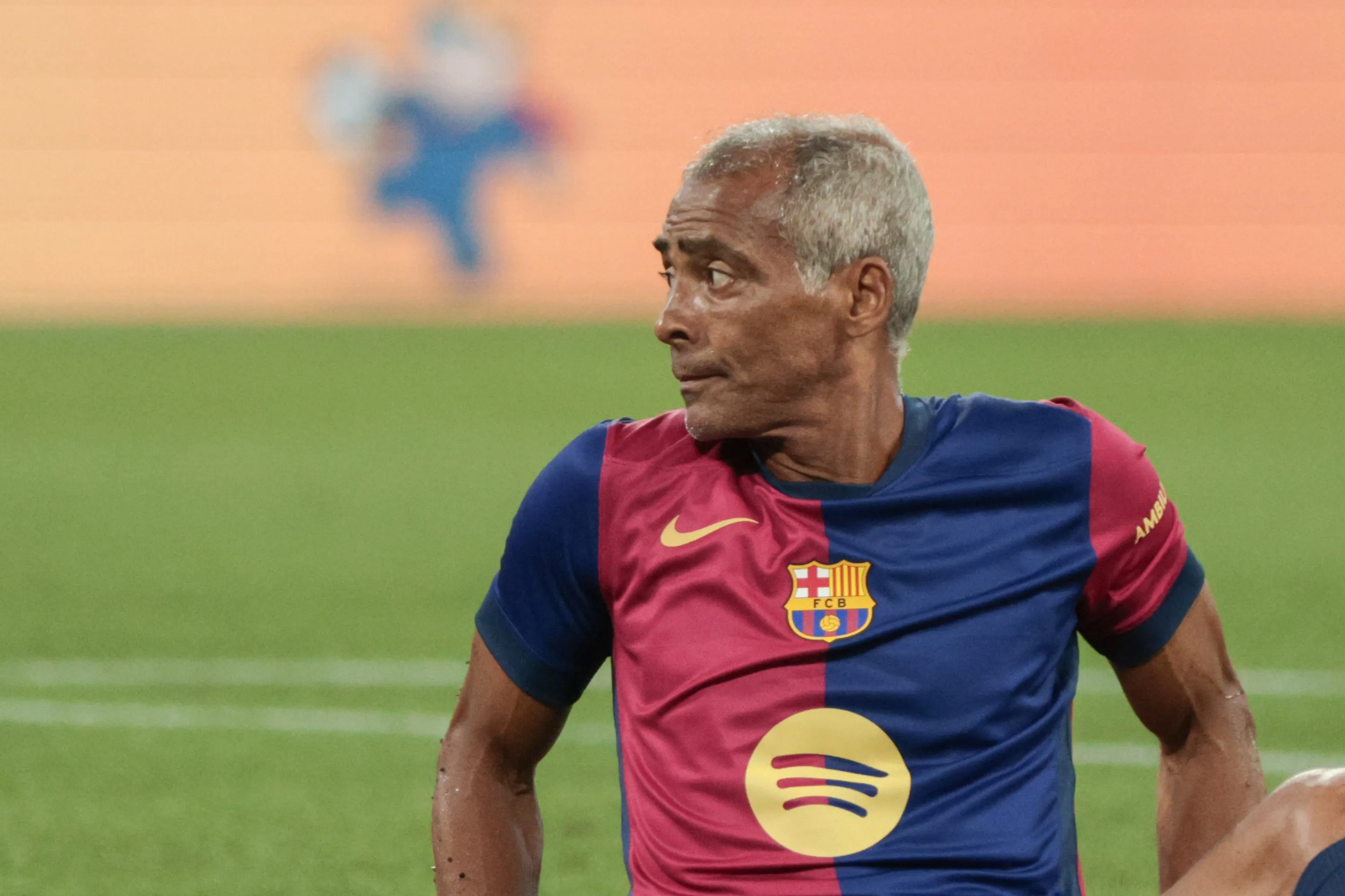 PR – CURITIBA – 17/11/2024 – AMISTOSO BENEFICENTE, BARCELONA LEGENDS X PELE LEGENDS – Romario jogador do Barcelona Legends  durante partida beneficente no estadio Arena da Baixada Foto: Robson Mafra/AGIF