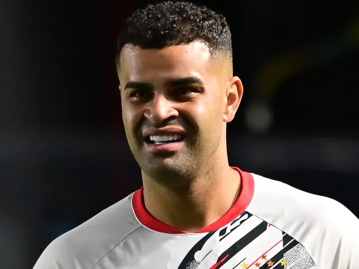 Dorival Júnior comenta interesse do Corinthians em Alisson, do São Paulo