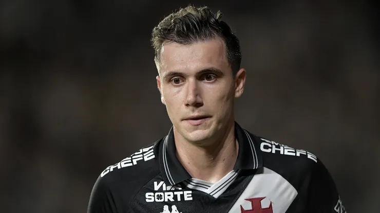 Lucas Piton jogador do Vasco durante partida contra o Botafogo no estádio São Januário pelo campeonato Copa Do Brasil 2025. Foto: Thiago Ribeiro/AGIF