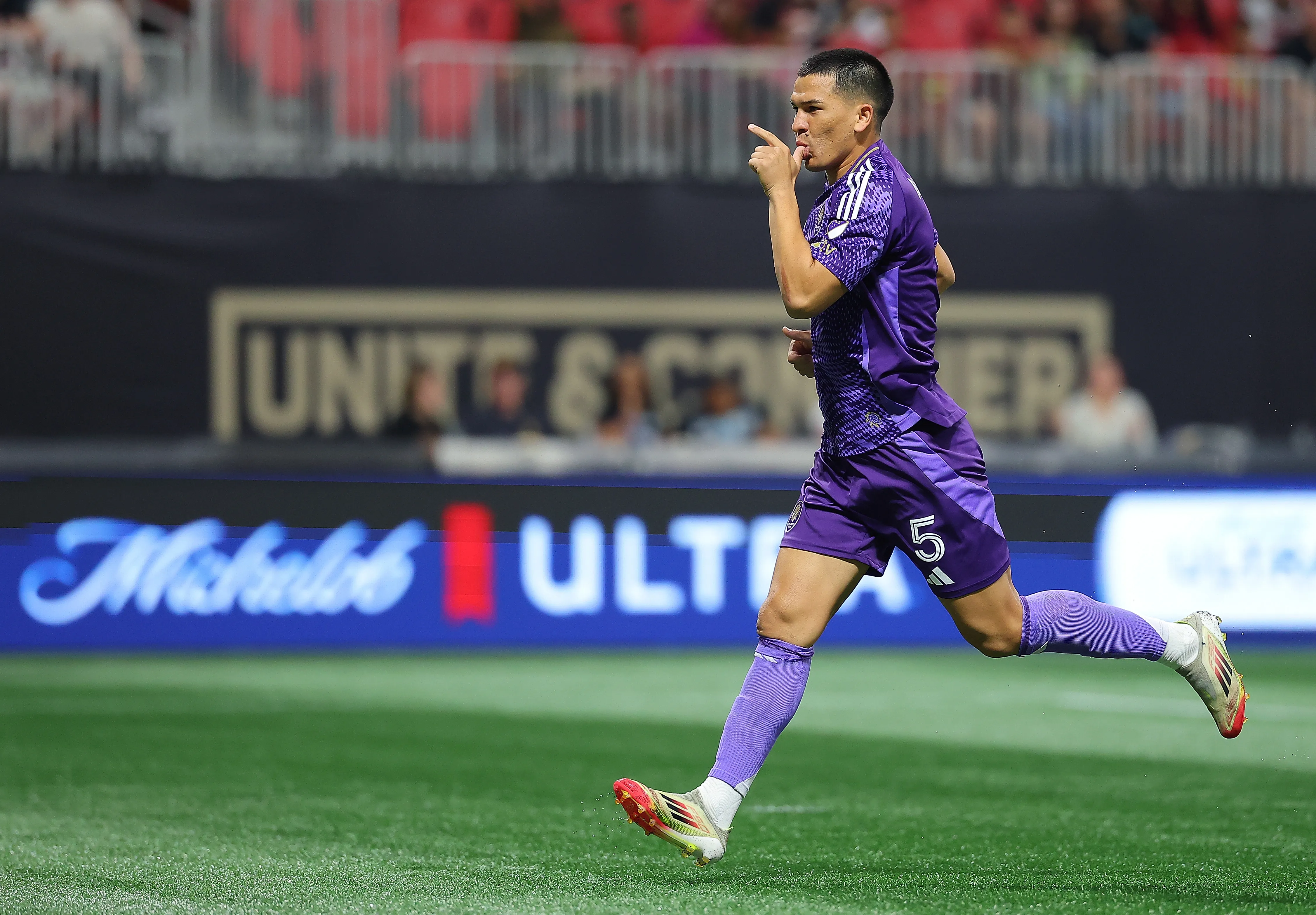César Araújo comemorando gol pelo Orlando City – (Photo by Kevin C. Cox/Getty Images)