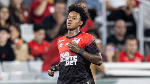 Bruninho durante confronto contra o Operário no Campeonato Paranaense de 2026.
