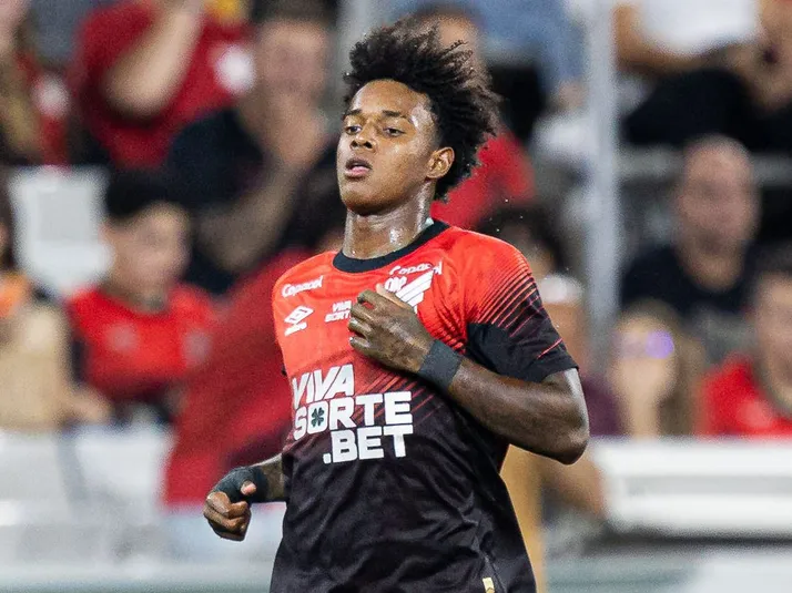 Bruninho, do Athletico-PR, entra na mira do Cruzeiro
