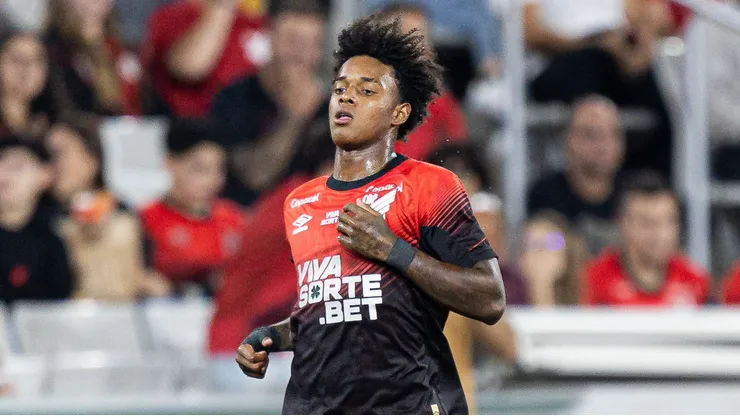 Bruninho durante confronto contra o Operário no Campeonato Paranaense de 2026.