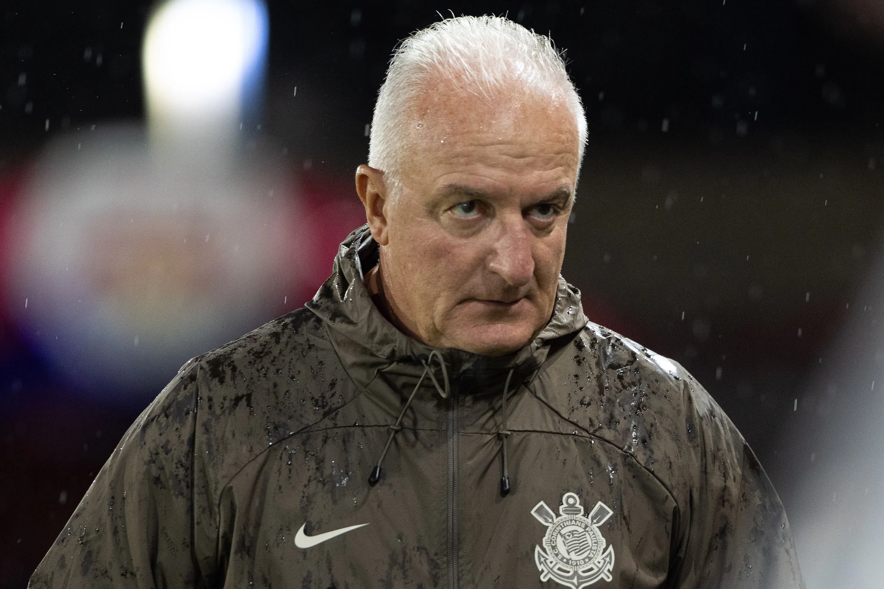 Dorival Júnior durante partida contra o Bragantino no Campeonato Paulista de 2026. Foto: Joisel Amaral/AGIF